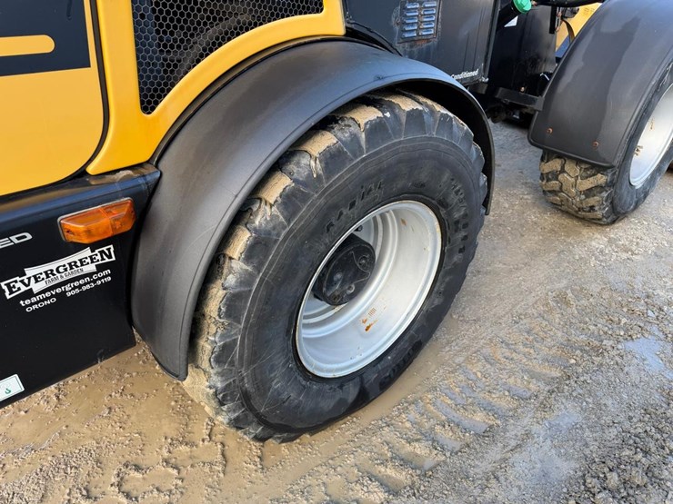 2022-gehl-al750-image-40