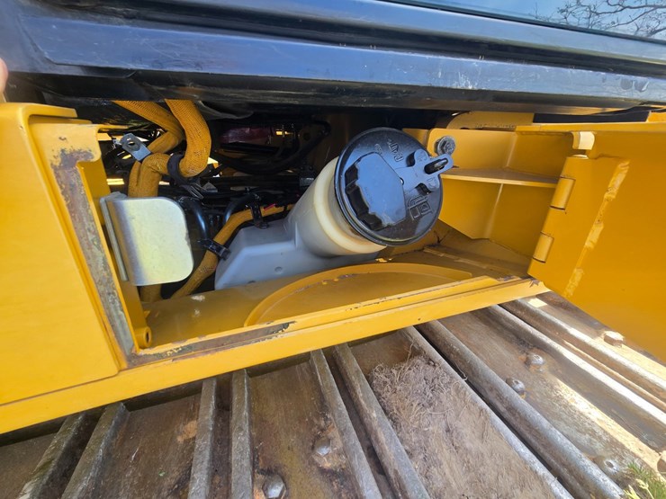 2014-caterpillar-953d-image-46