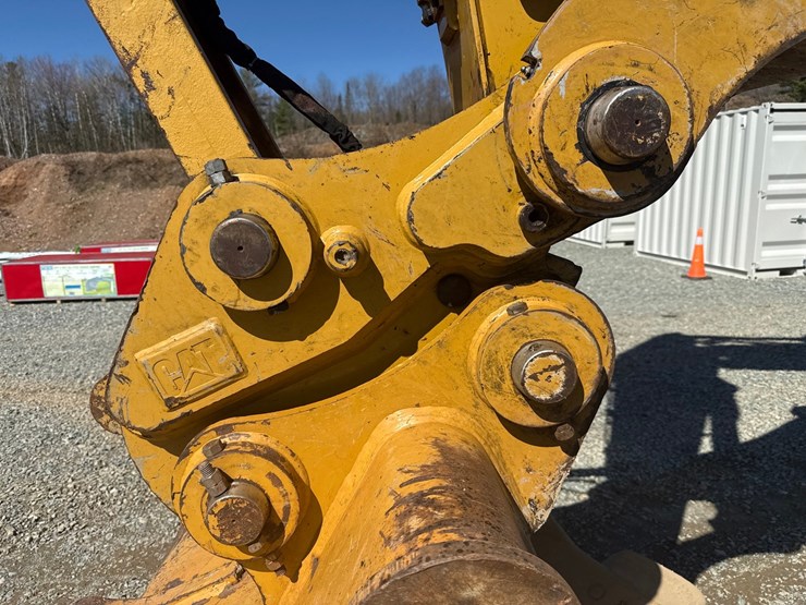 caterpillar-325-image-16