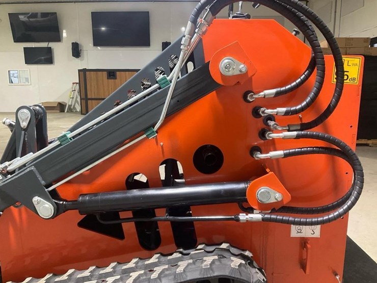 #1002-•-new-landhero-t460-mini-skid-steer-image-13