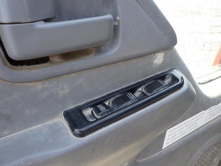 2007-isuzu-nqr-image-23