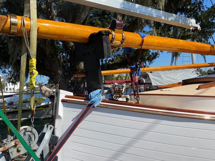 #9545-•-grimmalkin-–-18'-fenwick-williams-classic-wooden-catboat-w/-trailer-image-14