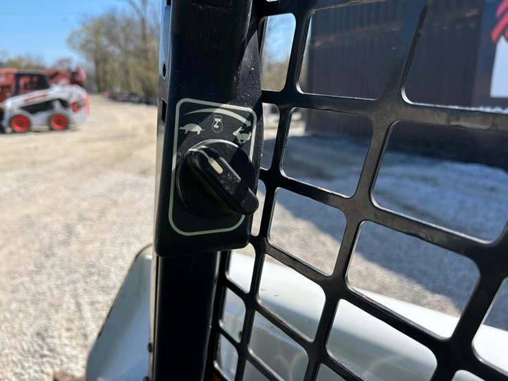 2017-bobcat-t550-image-22