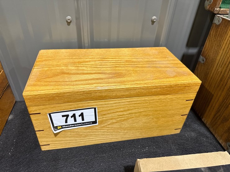 #711-•-box-of-various-router-bits-image-6