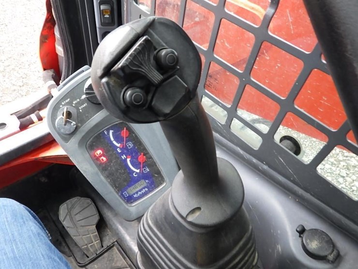 2020-kubota-ssv65-image-24