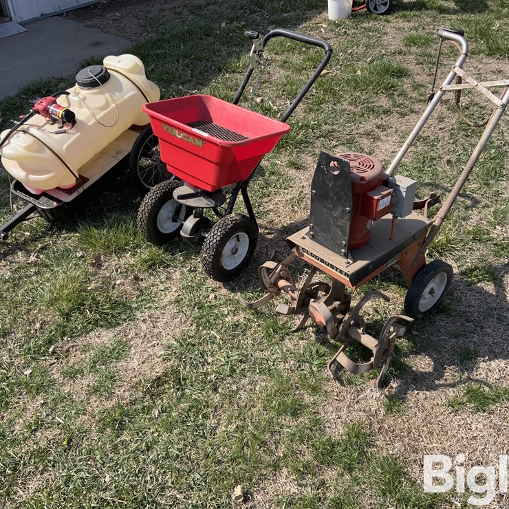 Tiller, Broadcast Spreader