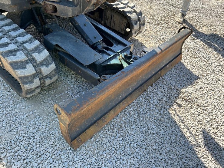 2023-case-cx37c-image-10