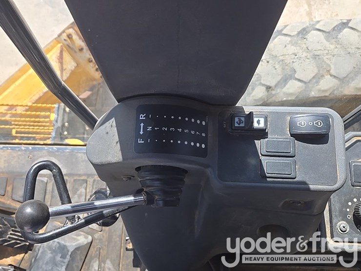 2019-deere-670g-image-115