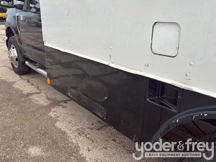 2017-ford-f350-image-16