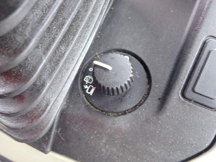 2016-john-deere-5085e-image-16