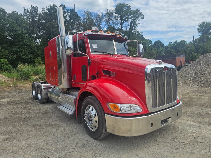 2012-peterbilt-384-image-51