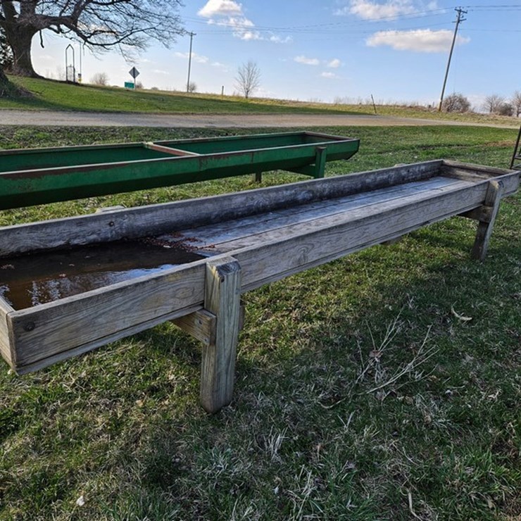 #548 • 16' Wooden Feed Bunk
