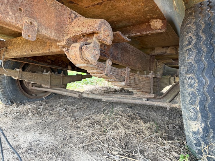 #45264-•-9'-utility-trailer-w/levee-spills-image-8