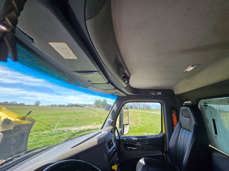 2017-peterbilt-579-image-46