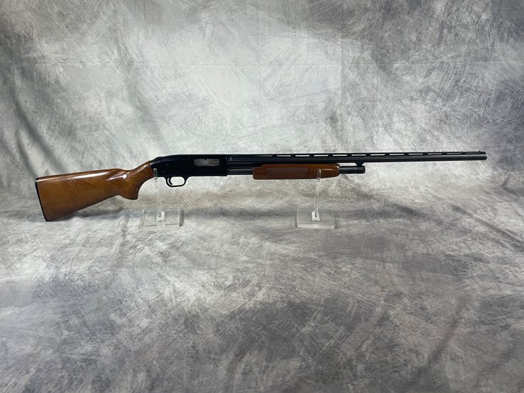 #4115-•-mossberg,-20-ga.-pump-action-shotgun,-sn:-c380887-image-1