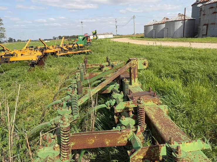 #45300-•-16'-chisel-plow-image-20