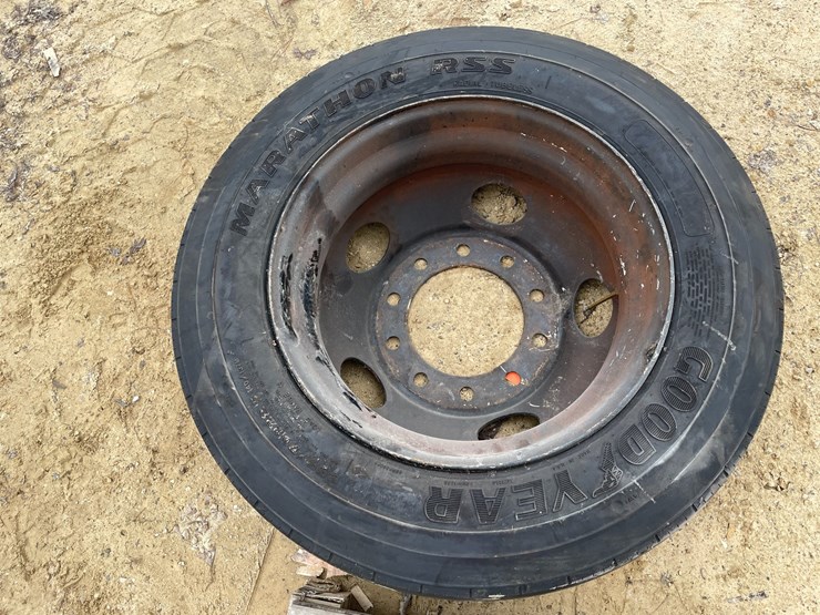 #7546-•-marathon-rss-brand-semi-tire-on-rim-image-9