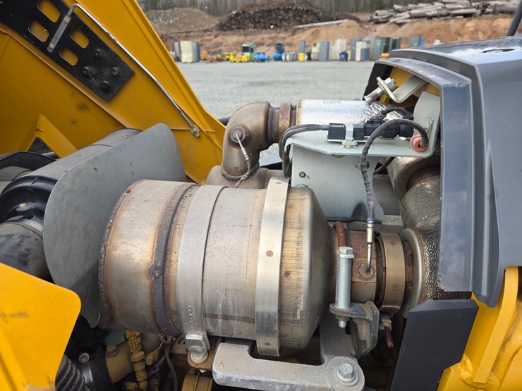 2019-deere-310-image-28