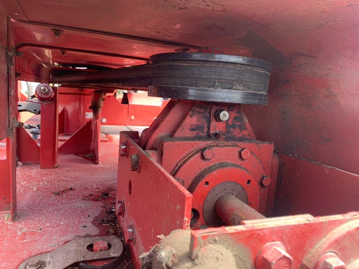 2011-new-holland-h7460-image-11