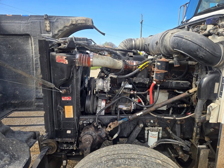 1996-peterbilt-377-image-33