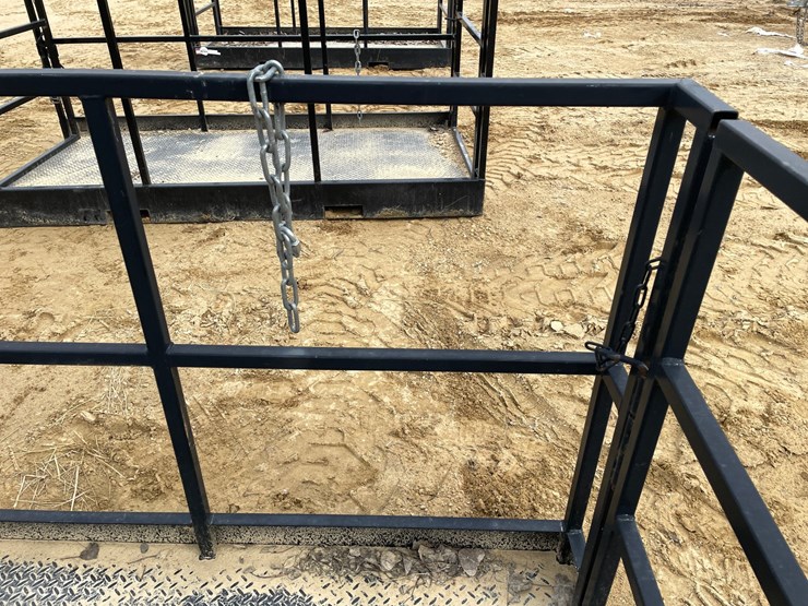 #7534-•-8'-work-platform-with-fork-pockets-image-12