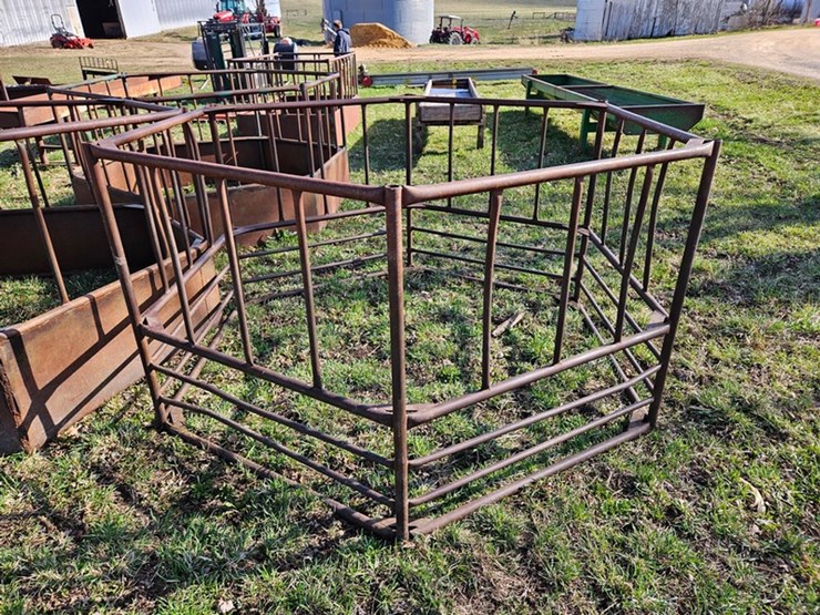 #546-•-round-bale-feeder-image-2