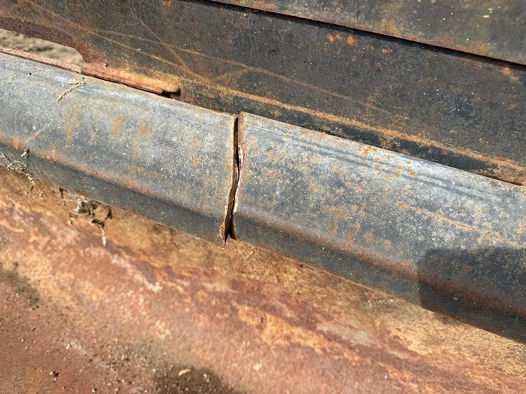 bobcat-8'-skidsteer-bucket-image-3