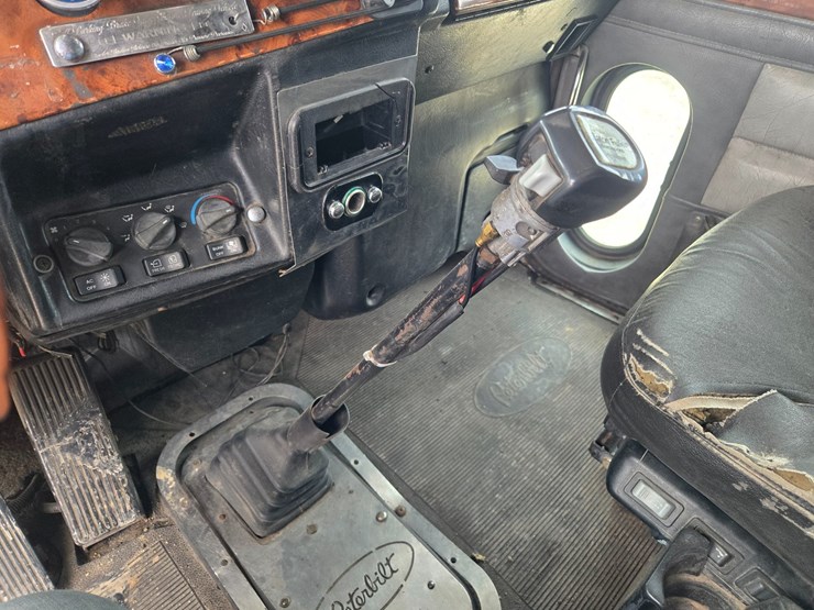 2000-peterbilt-379-image-58