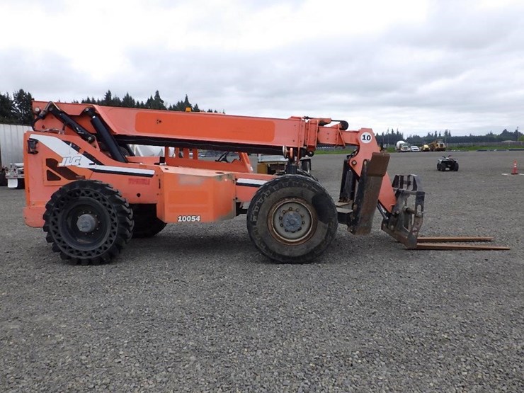 2011-jlg-10054-telescopic-reach-lift-image-4