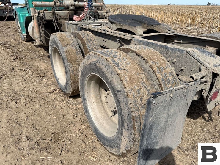 1990-peterbilt-377-image-21