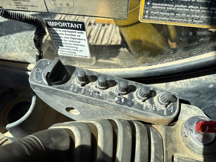 2009-deere-225-lc-image-61
