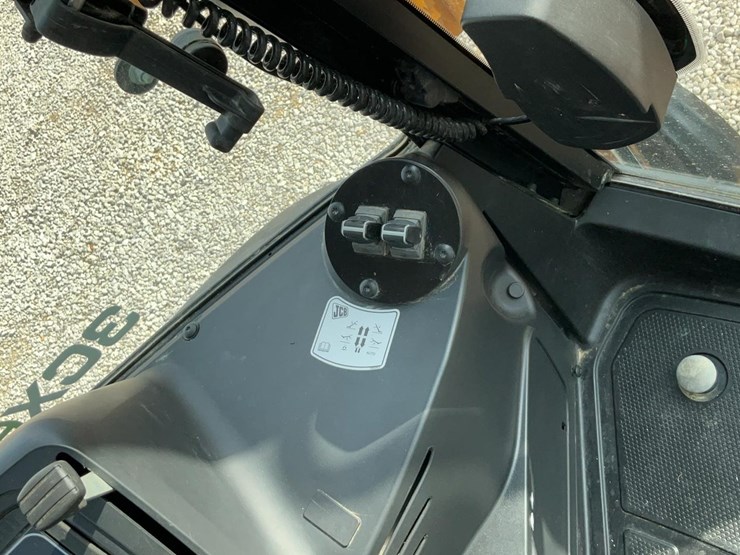 2023-jcb-3cx-image-16