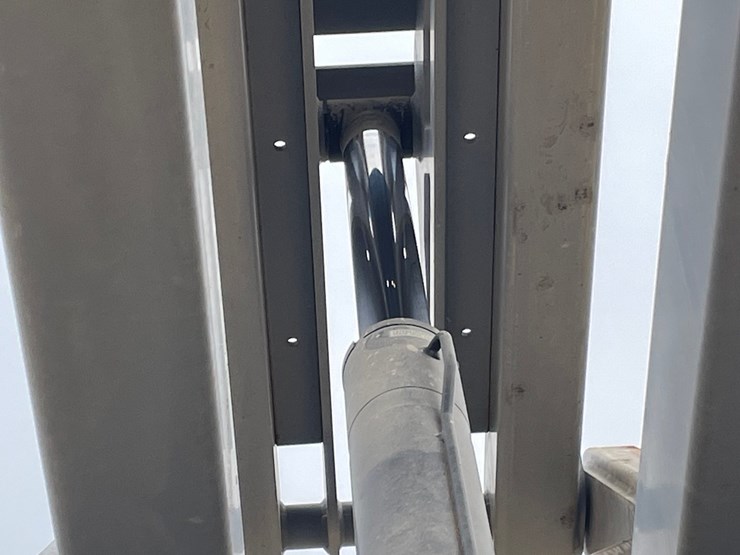 #7514-•-(s-2)-2012-genie-3369-rough-terrain-scissor-lift-image-53