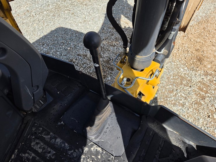 2019-deere-310-image-65