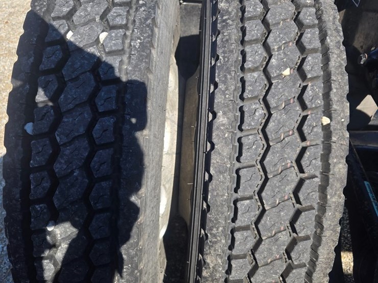 2005-peterbilt-379-image-93