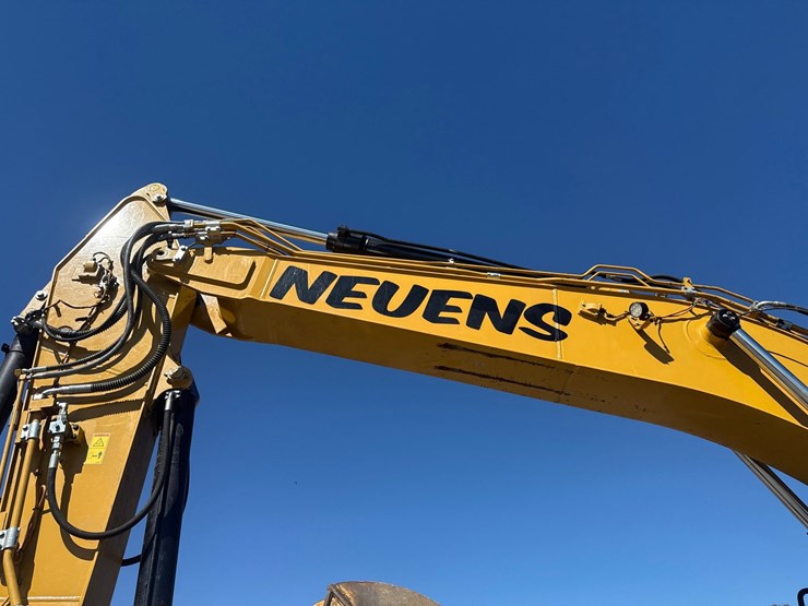 caterpillar-325-image-25