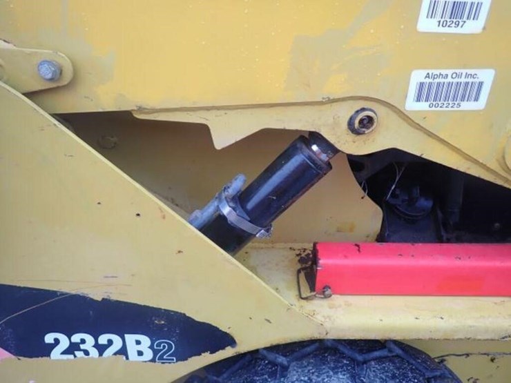 2010-caterpillar-232b-image-38