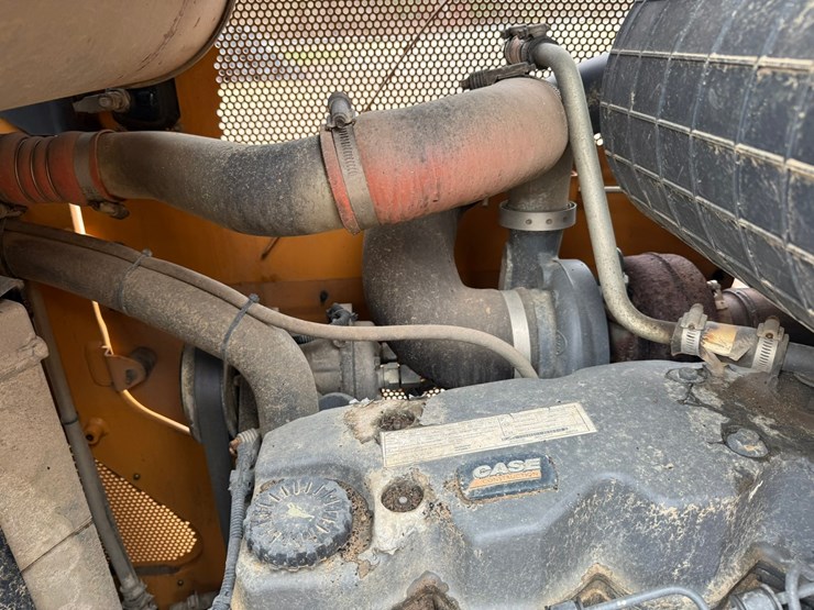 2016-case-1650m-image-30