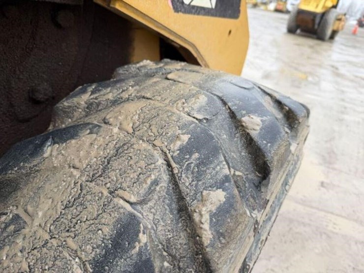 2009-caterpillar-232b2-image-28