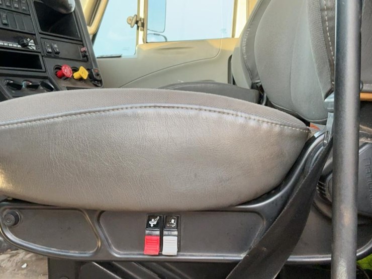 2017-international-prostar-image-25