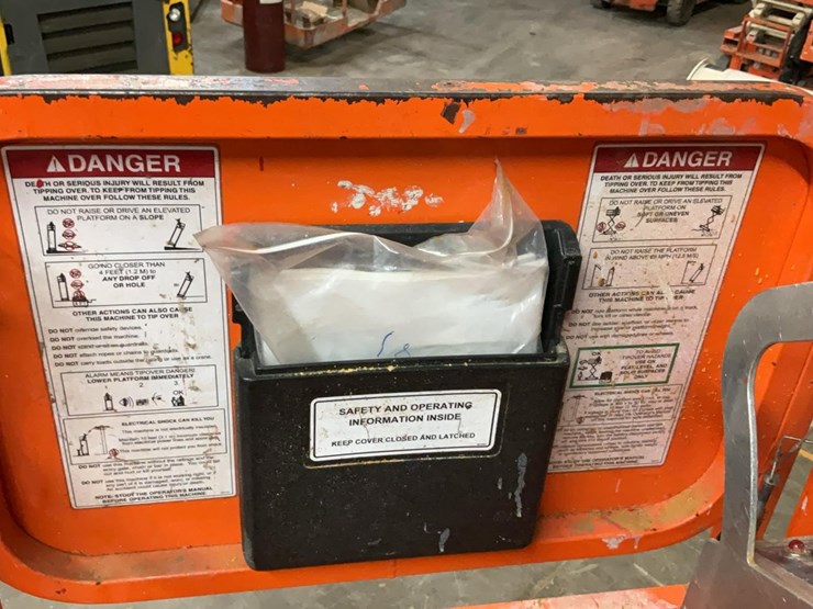 #403-•-2017-snorkel-26'-scissor-lift-image-23