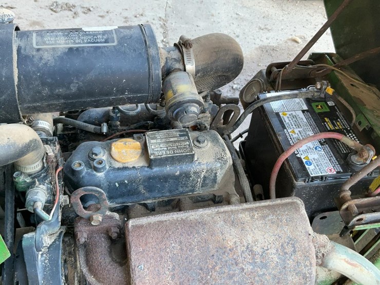 john-deere-332-image-6