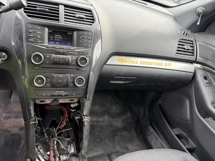 2017-ford-explorer-image-23