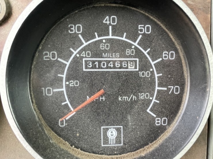 2004-kenworth-t300-image-29