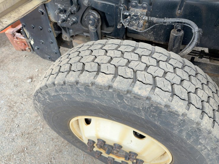 2010-mack-granite-gu713-image-14