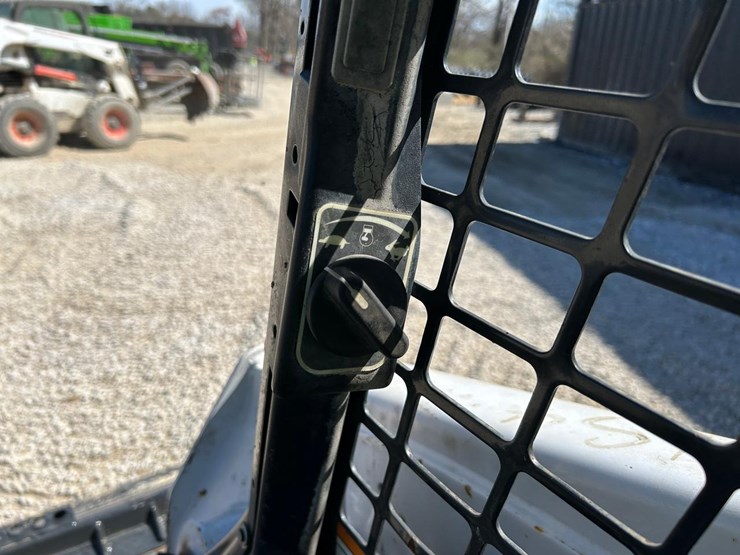 2015-bobcat-t590-image-21