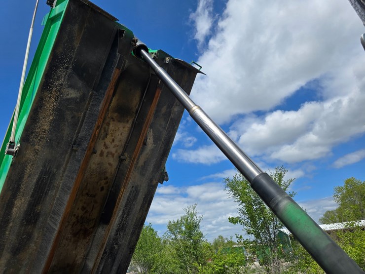 2017-peterbilt-348-image-64