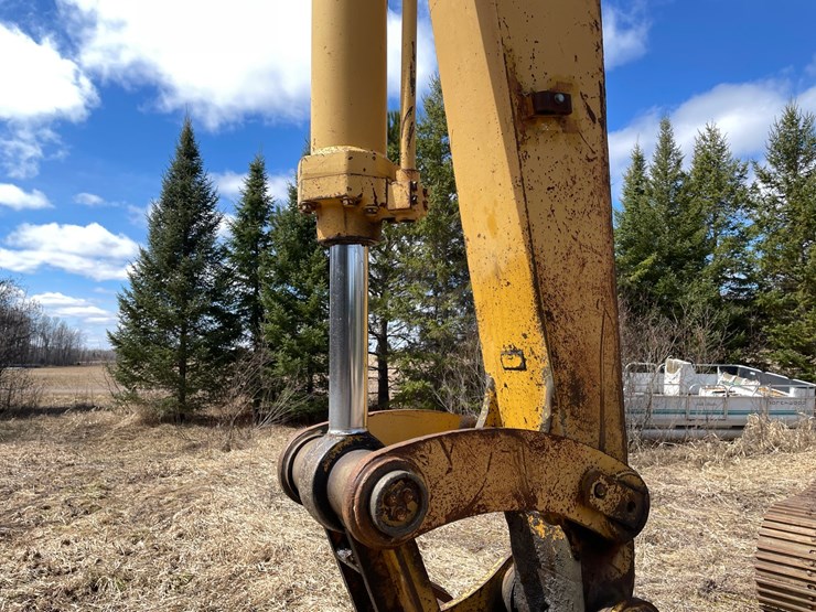 caterpillar-225-image-11