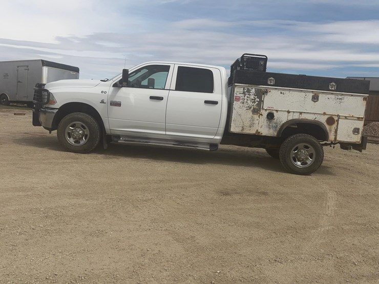 2012-dodge-3500-image-3