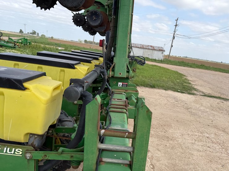 john-deere-1720-image-97